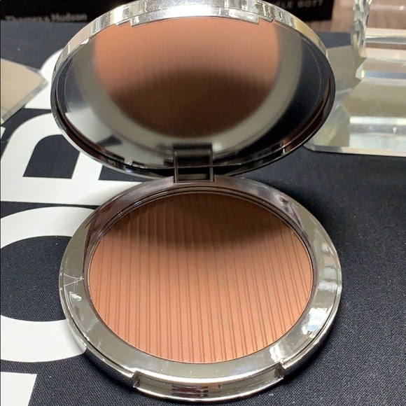 The Estee Edit The Barest Bronzer Medium / Deep - Picture 3 of 5